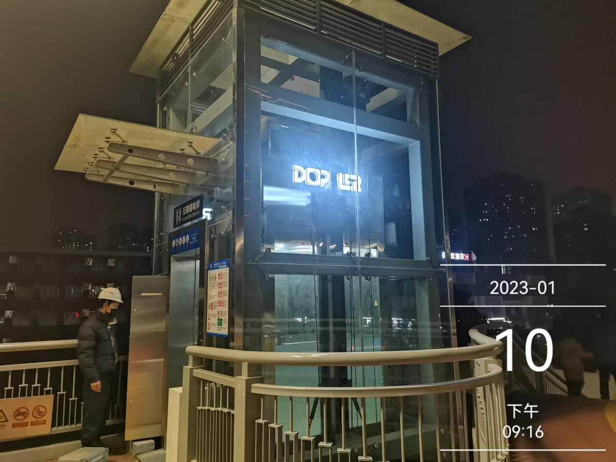 D:\多普勒电梯\新闻稿\2023年\西安\2纬零街与明德路交口人行天桥\1.jpg